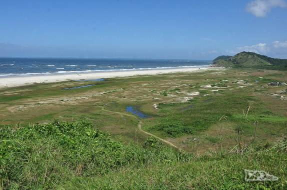 Praia de Encantadas vista do alto do Morro do Sabão, na Ilha do Mel, no litoral do Paraná. Não muito tempo atrás, quase não havia verde por aí